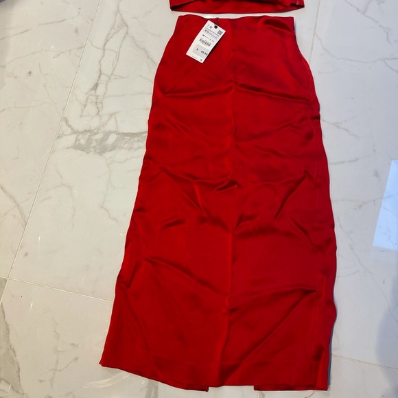 ZARA SATIN EFFECTED SKIRT - Picture 3 of 6